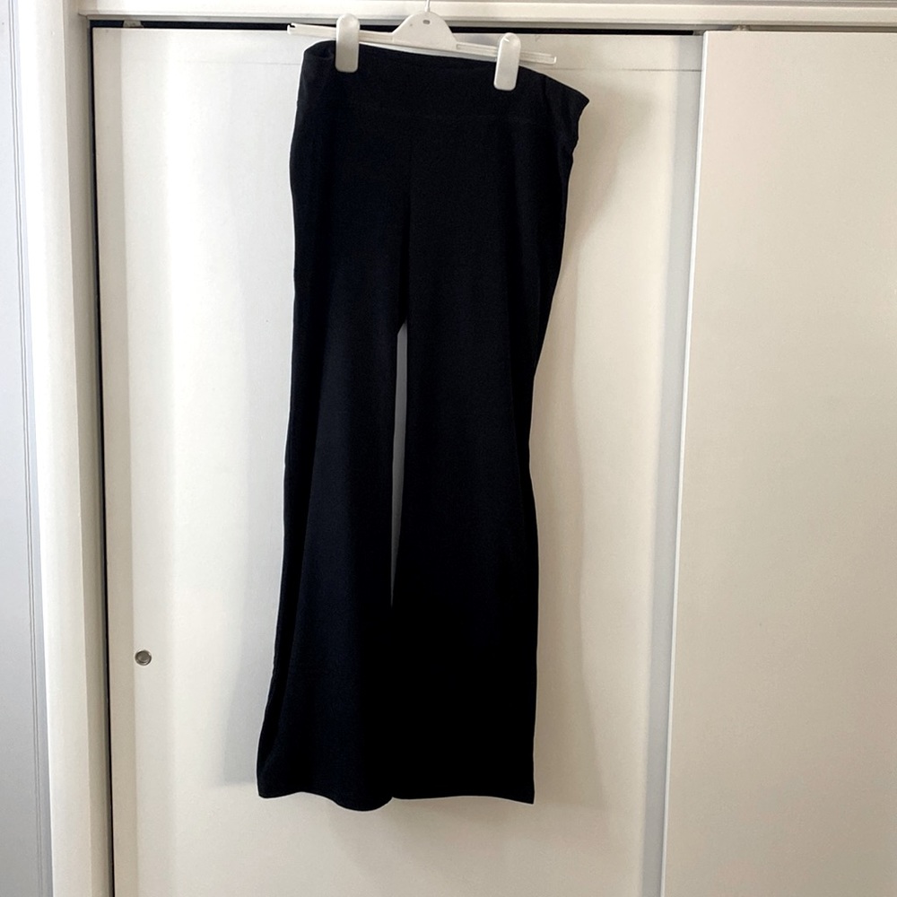 Elastic waist band comfy pants.